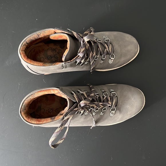 NWT BOC booties stacked heel grey suede lace up women’s size 7 brand new - Picture 3 of 4